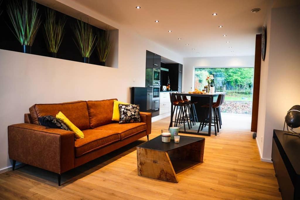 Amazon Corten Marche-en-Famenne Buitenkant foto