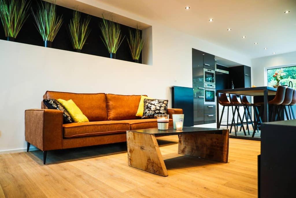 Amazon Corten Marche-en-Famenne Buitenkant foto